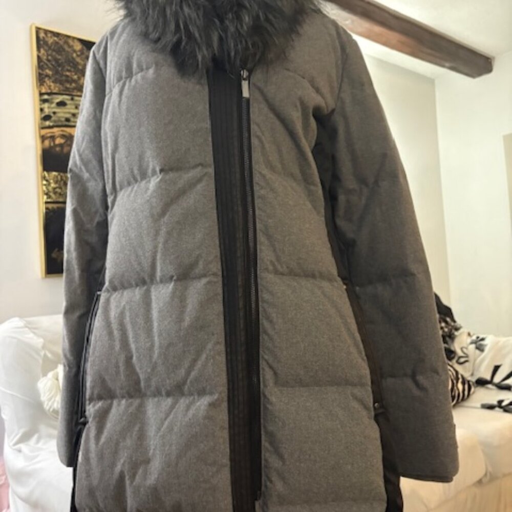 Badgley Mischka stylish puffer coat.